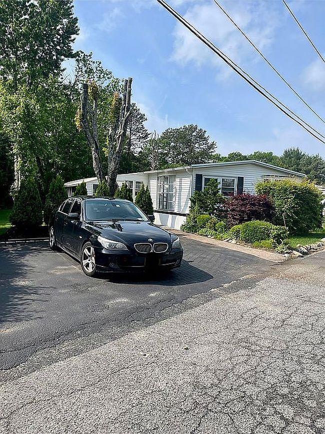 Photo of 74 Maple St, East Quogue, NY