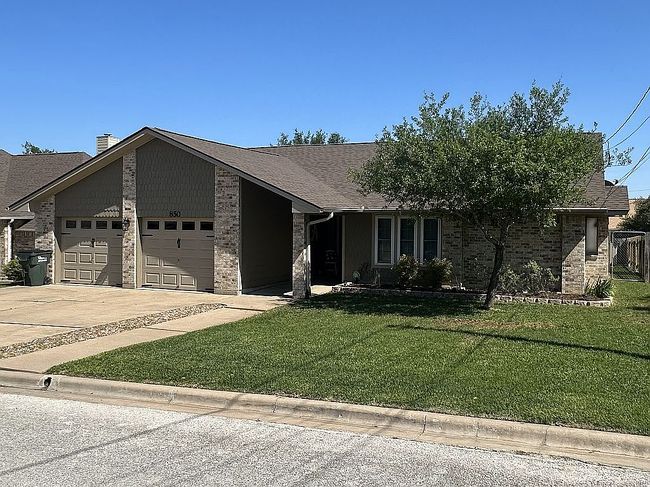 Image of 850 Whispering Oaks Dr