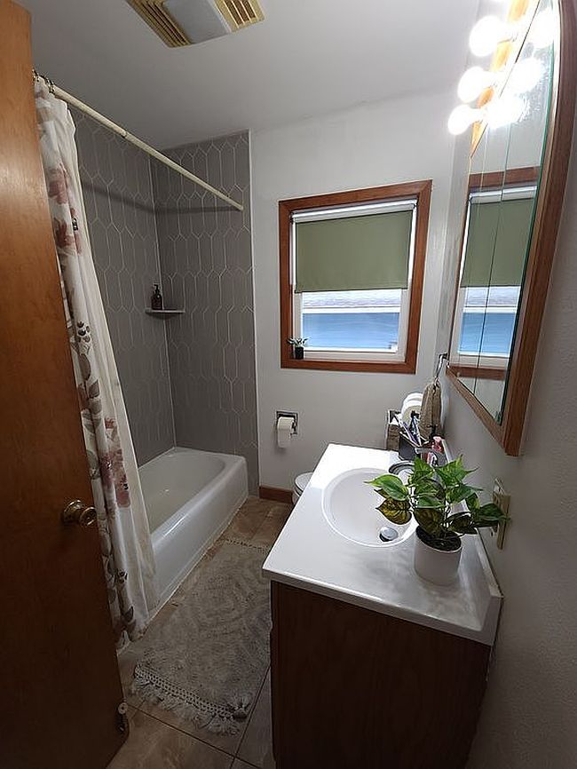 Photo of 119 Crescent Ave, Decorah, IA