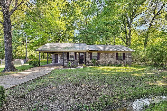 Photo of 109 Bowen Dr, Aberdeen, MS