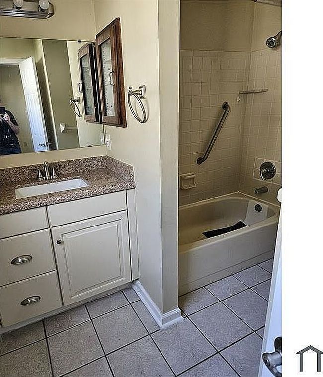 Additional photo 2 of property located at 840 Center Ave Apt 19