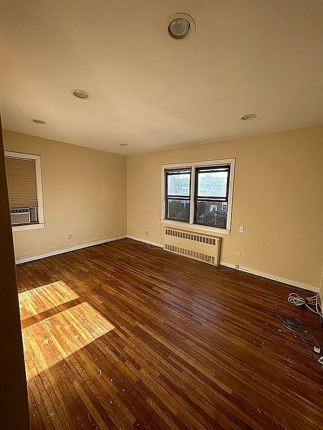 Image of 272 Cedarhurst Ave