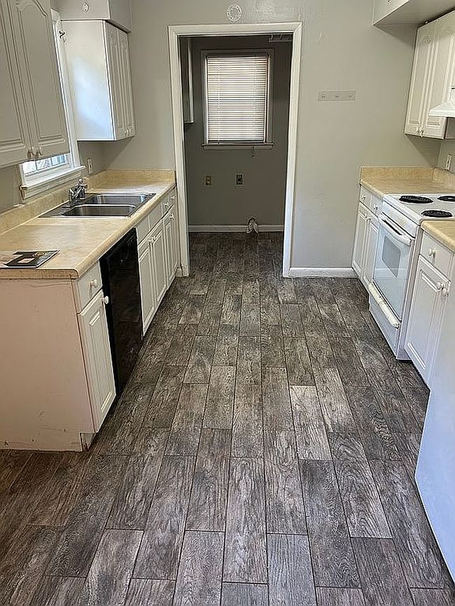 Image of 6900 W Markham St