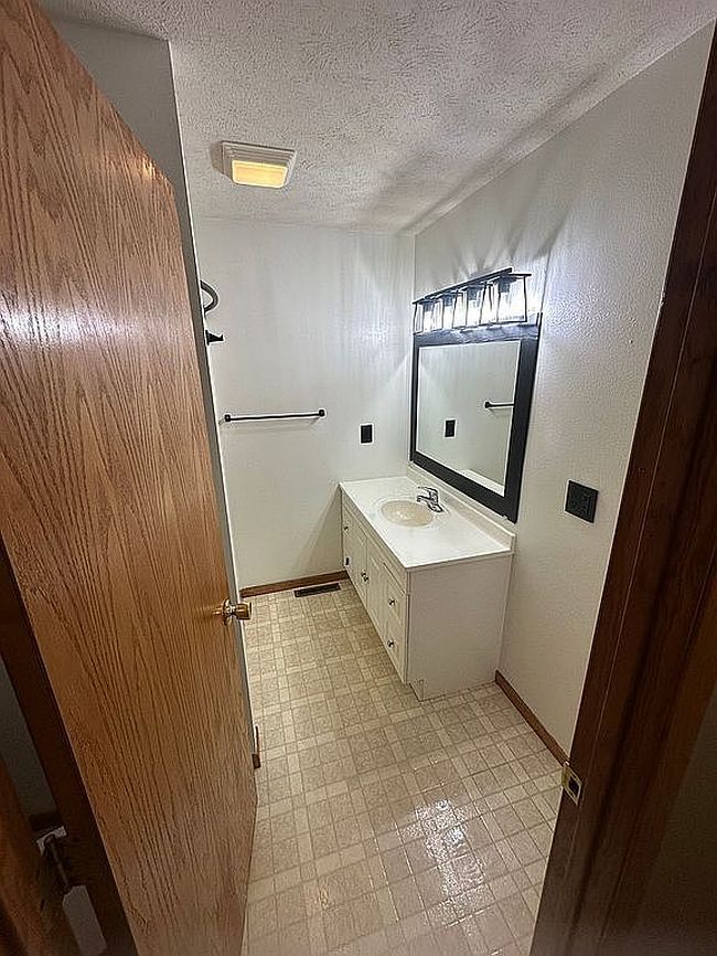 Photo of 419 N Van Buren Ave, Pierre, SD