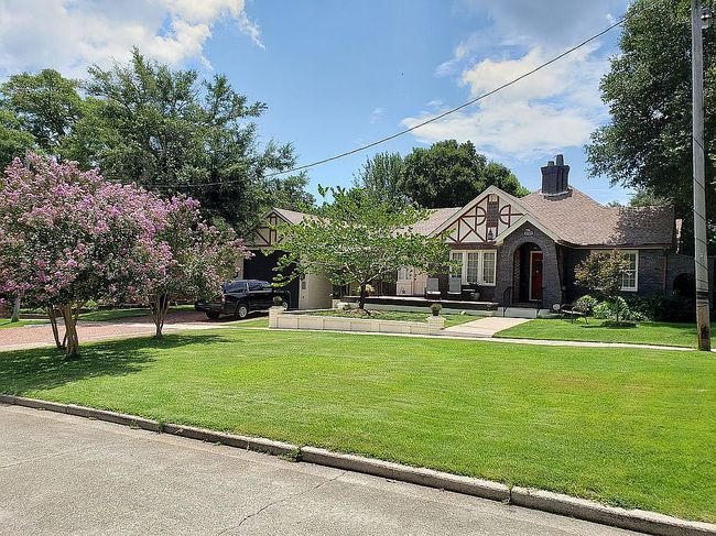 Preview of property located at 1715 E Gonzalez St