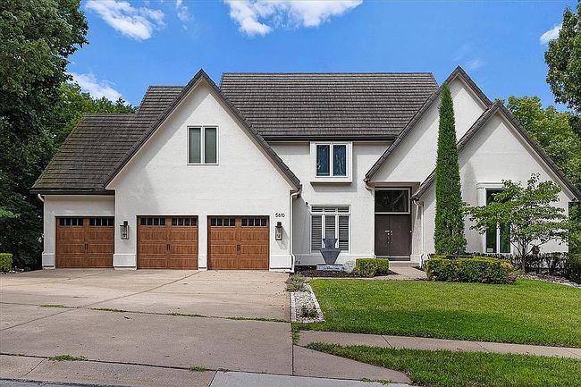 Photo of 5610 Spinnaker Point, Parkville, MO