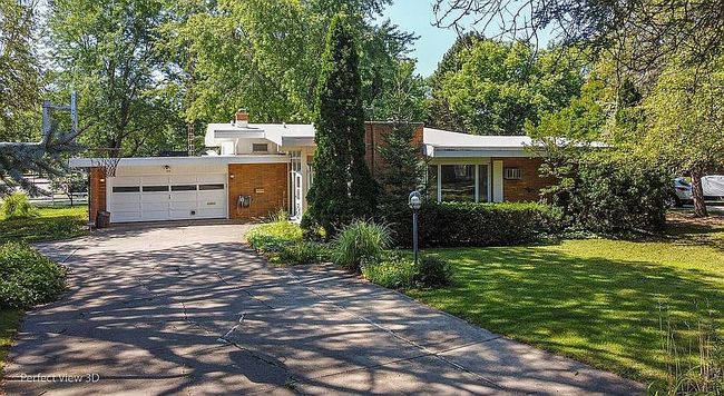 Photo of 616 Seneca Dr, Aurora, IL