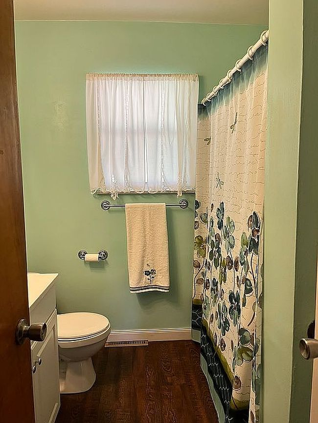 Additional photo 3 of property located at 33 Lakeview Acres Dr