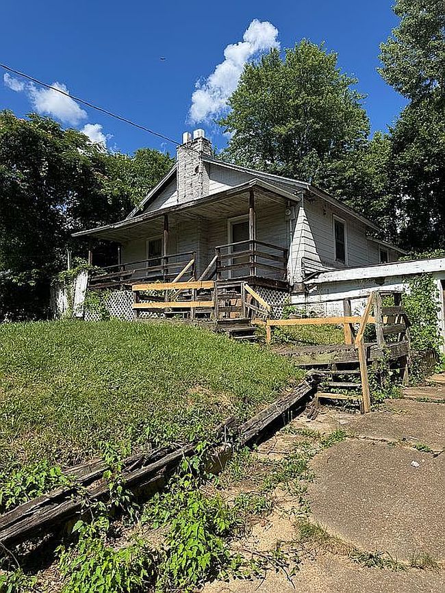 Photo of 2972 Ridgeway Ave