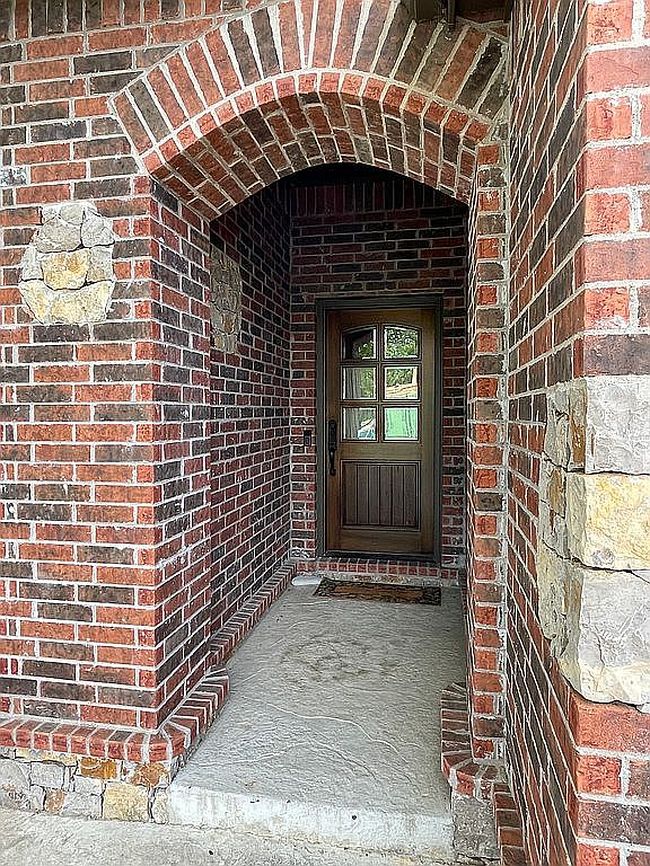 9301 S Sandusky Pl E, Tulsa, OK