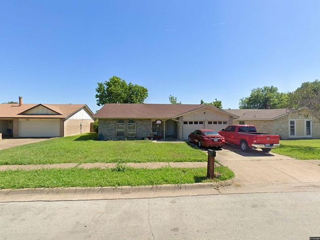 708 Thomas Chapel Dr, Arlington, TX