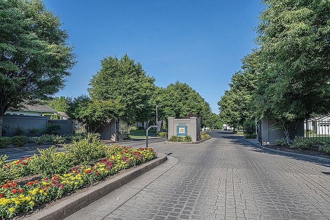 Photo of 604 Summerwood Dr, Medford, OR