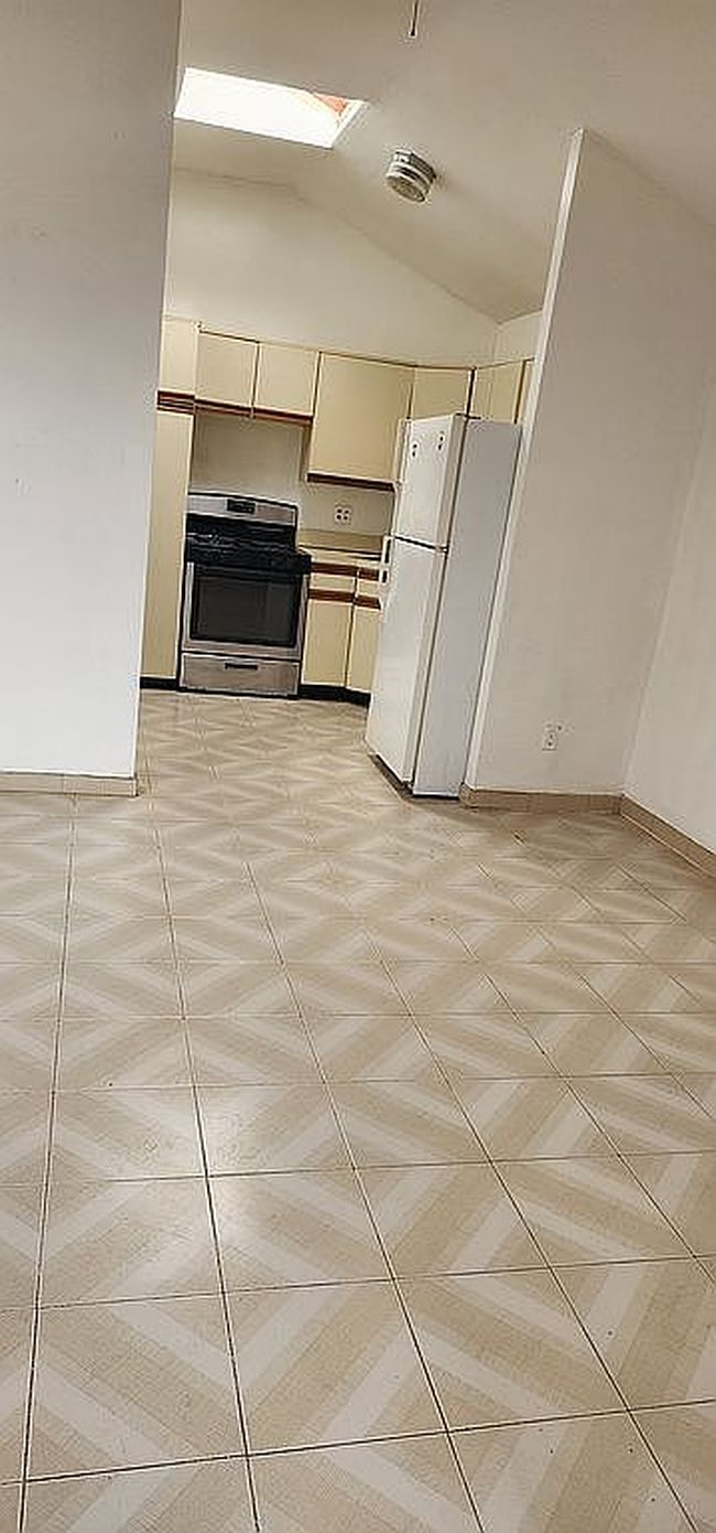 Image of 1105 E 72nd St #3C