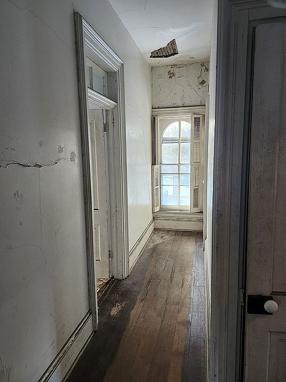 Additional photo 2 of property located at 405 W 5th St