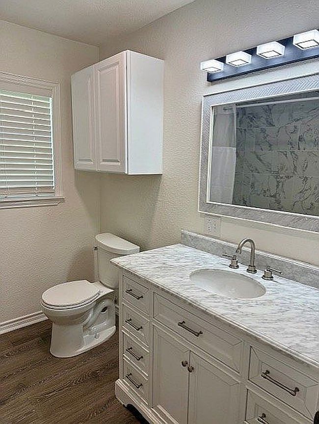 Photo of 611 N California St, Henrietta, TX