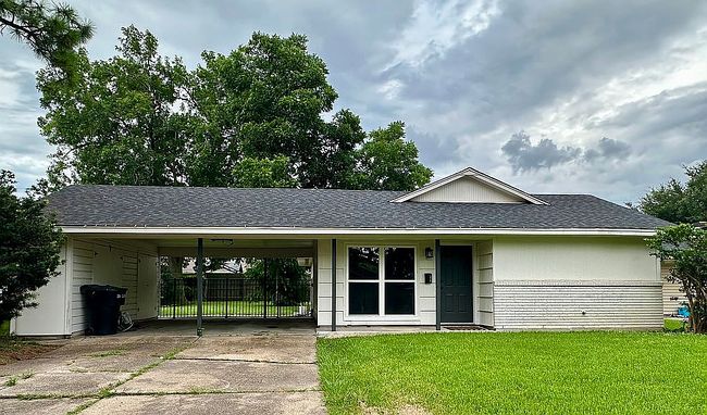 Photo of 204 34th St, Nederland, TX