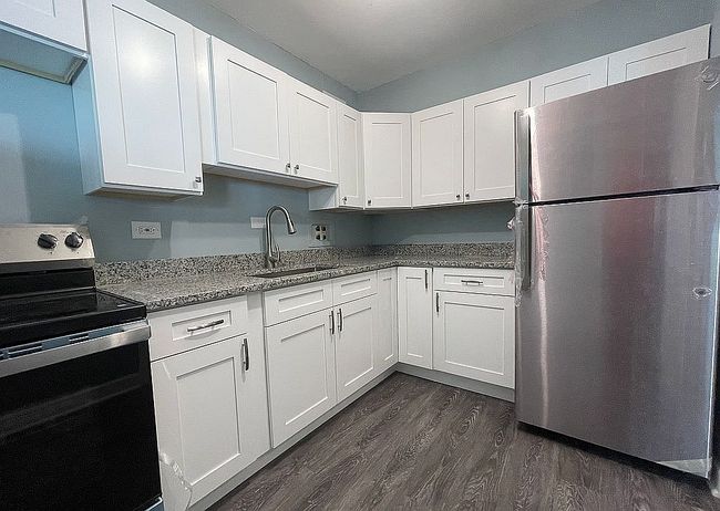 Additional photo 2 of property located at 7337 S South Shore Dr Apt 905