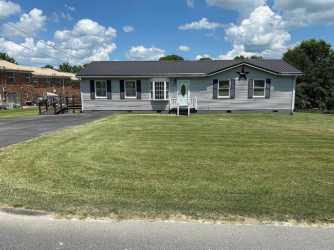 Photo of 268 Painter St, Tazewell, VA