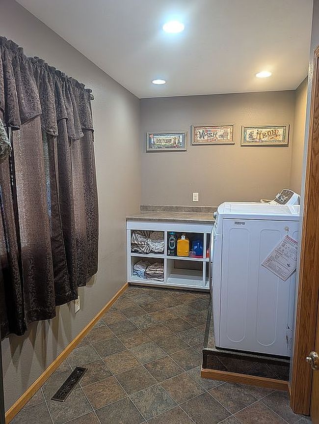 Photo of 901 S Vermont Ave, Platte, SD