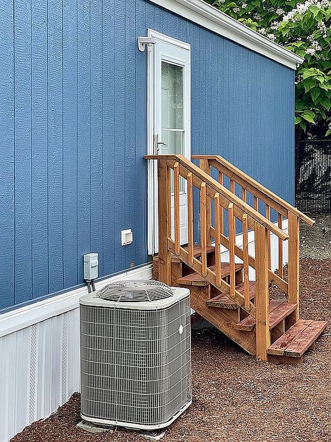 Photo of 202 Ne Neptune Ct, Roseburg, OR