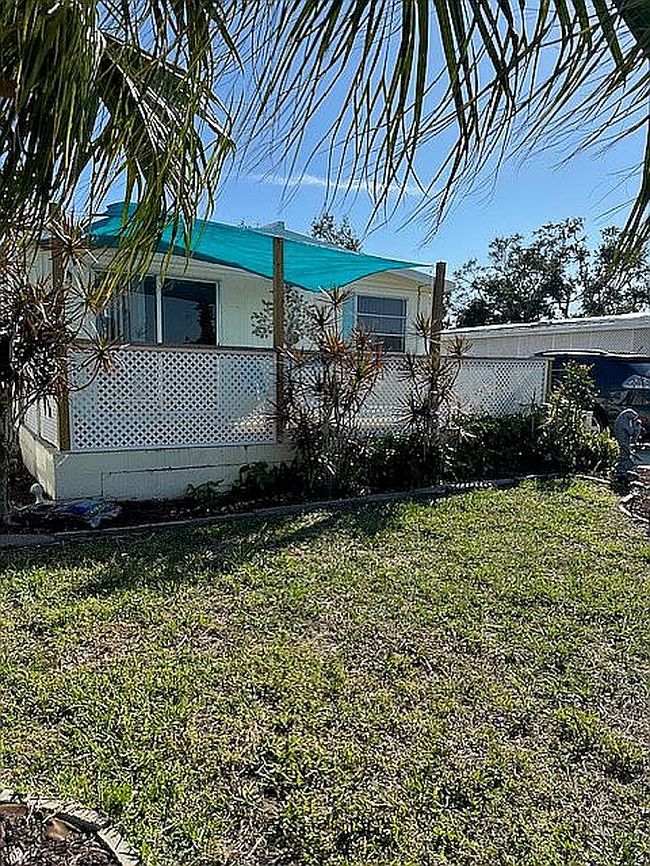 Photo of 952 Lucaya E, Venice, FL
