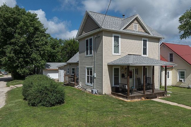 Photo of 410 4th St, Marion, IA