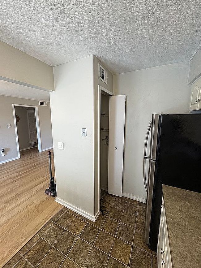 Photo of 4057 Walnut St Apt 6, Kansas City, MO