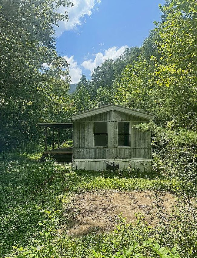 Photo of 16092 Elkhorn Crk, Shelby Gap, KY