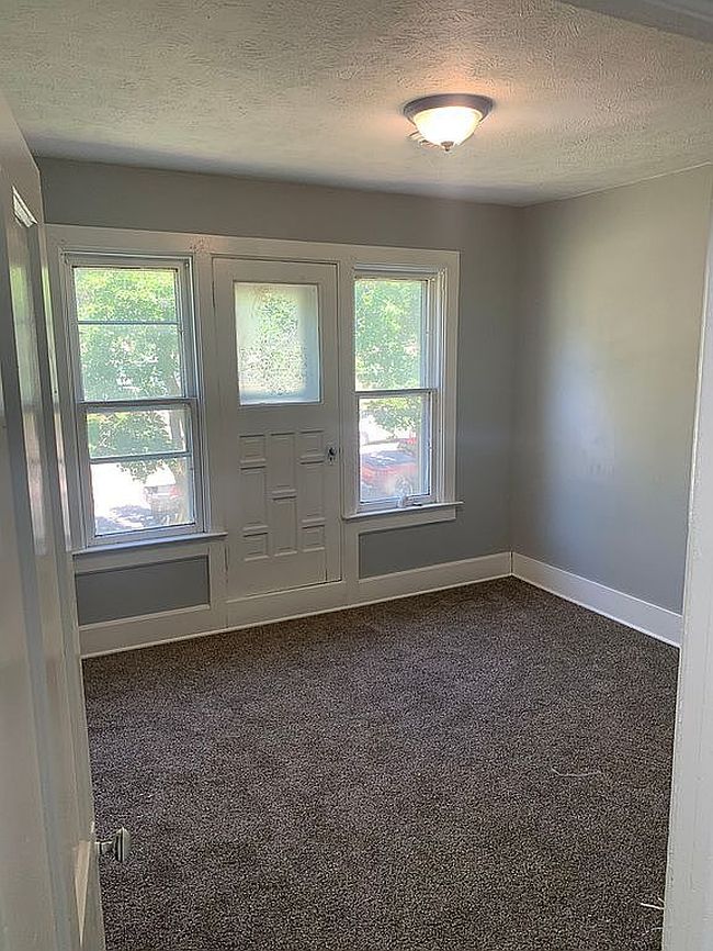 Photo of 305 E 2nd St, Minneota, MN
