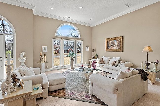 Image of 11 Golden Oak Dr