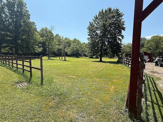 Photo of 1440 State Line Rd, Hubbard, OH