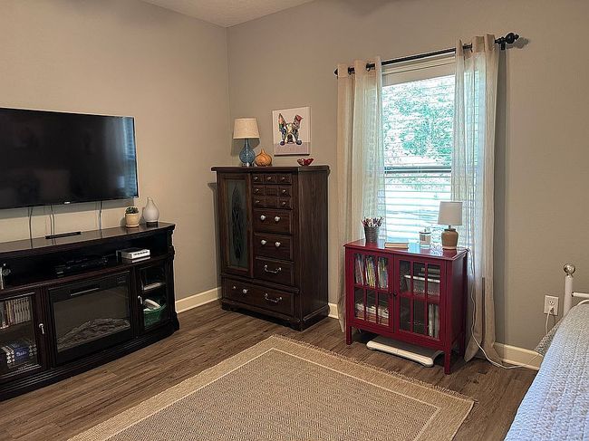 Image of 9 N Springhill Ln