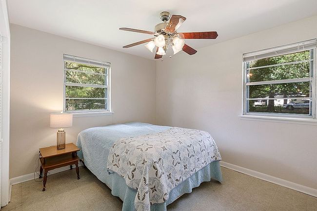 Image of 910 Myrtle St
