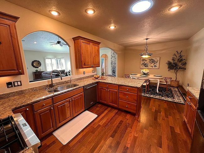 Additional photo 2 of property located at 887 W 20 N
