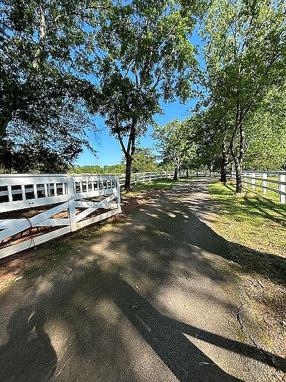 Preview of property located at 101 E Macedonia Church Rd