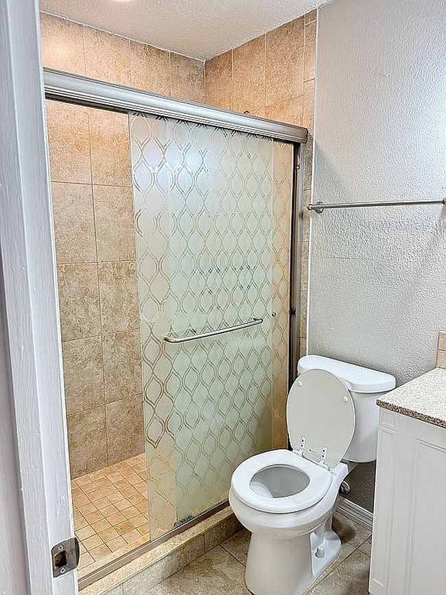 Additional photo 3 of property located at 128 Seagrape Dr