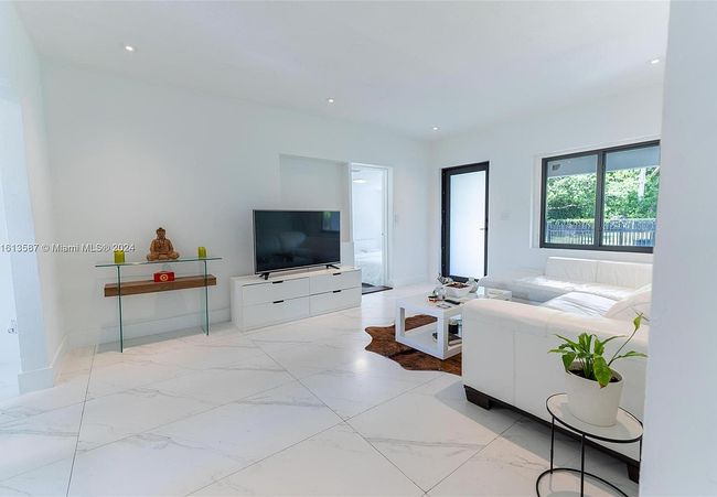 Additional photo 2 of property located at 128 Nw 84th St