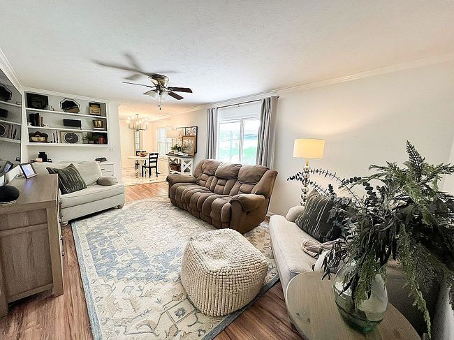Image of 125 S Hawk Dr