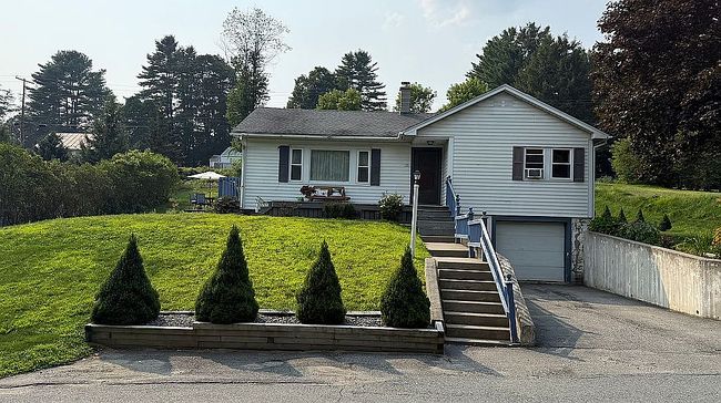 Photo of 25 Ridge View Rd, White River Junction, VT