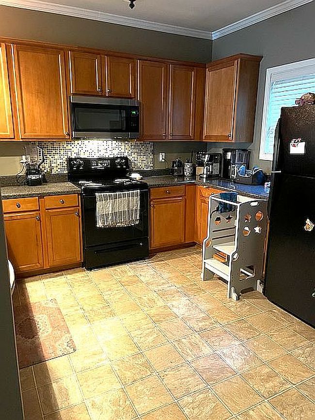 Photo of 12 Amity Ln, Greenville, SC
