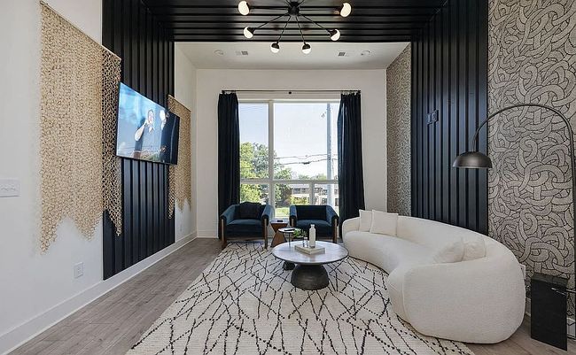 Additional photo 1 of property located at 1007 Summit Ave