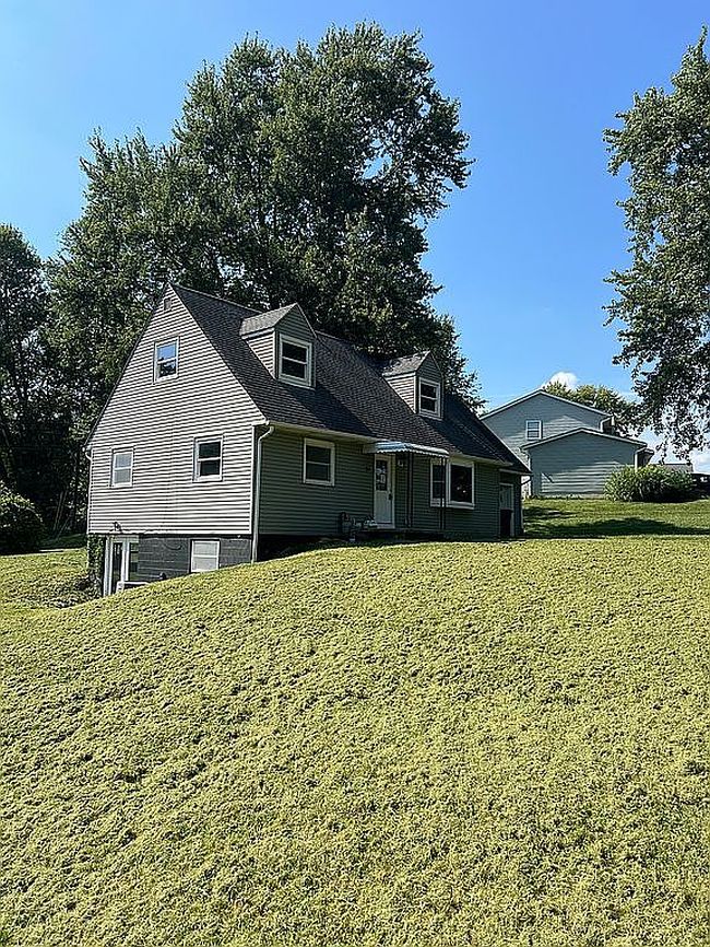 Photo of 94 Hilltop Dr Ne