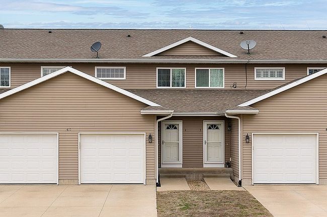 Photo of 410 W Main St Apt 2, Urbana, IA