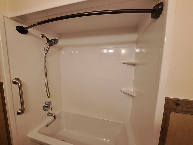 Additional photo 1 of property located at 2401 Victoria Dr Sw