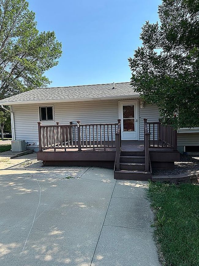Photo of 419 N Van Buren Ave, Pierre, SD