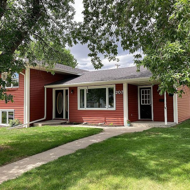 Photo of 207 10th St Nw, Devils Lake, ND