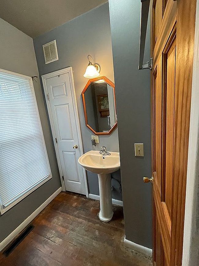 Photo of 38 W 8th St, Newton Falls, OH