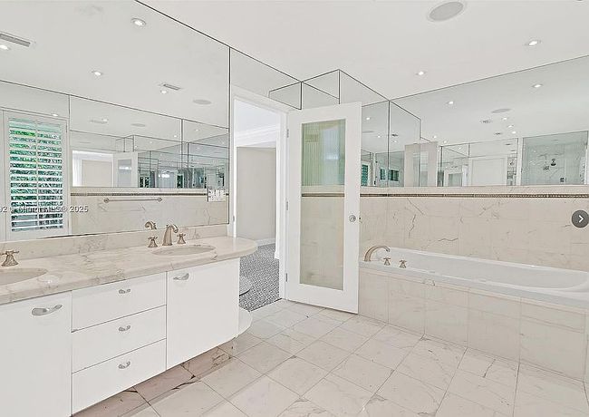 Image of 6620 Windsor Ln #705