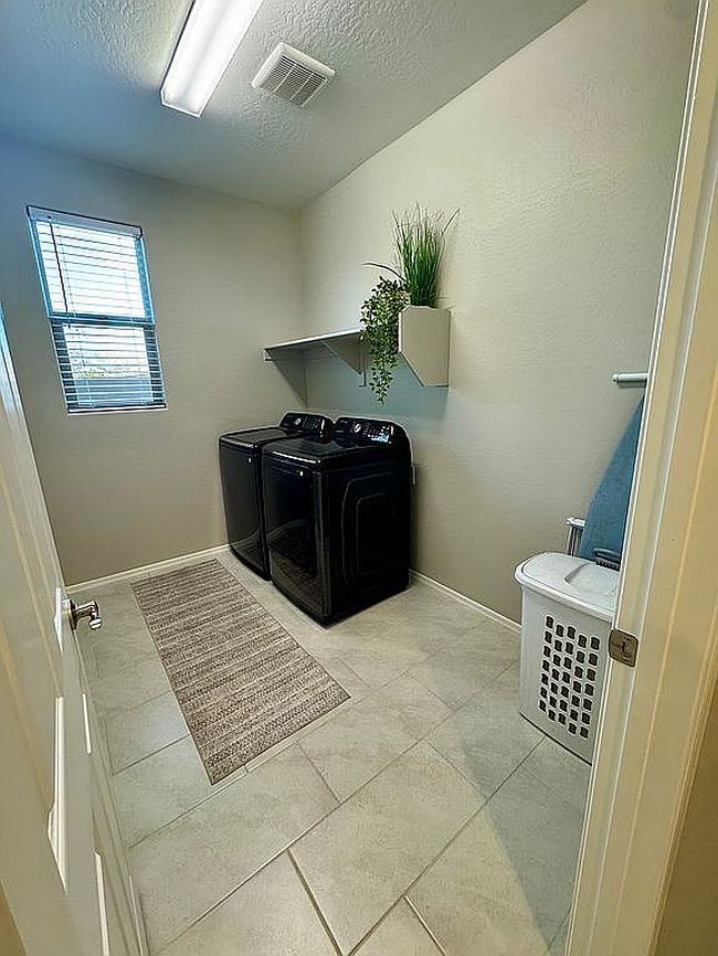 Image of 905 S 108th Ave