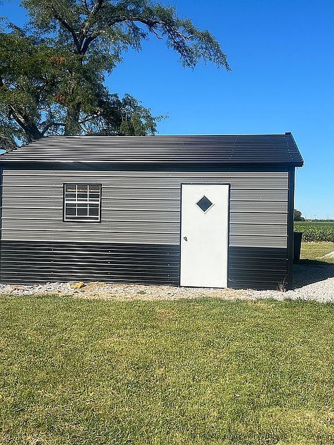 Image of 396 E 2000 Ave